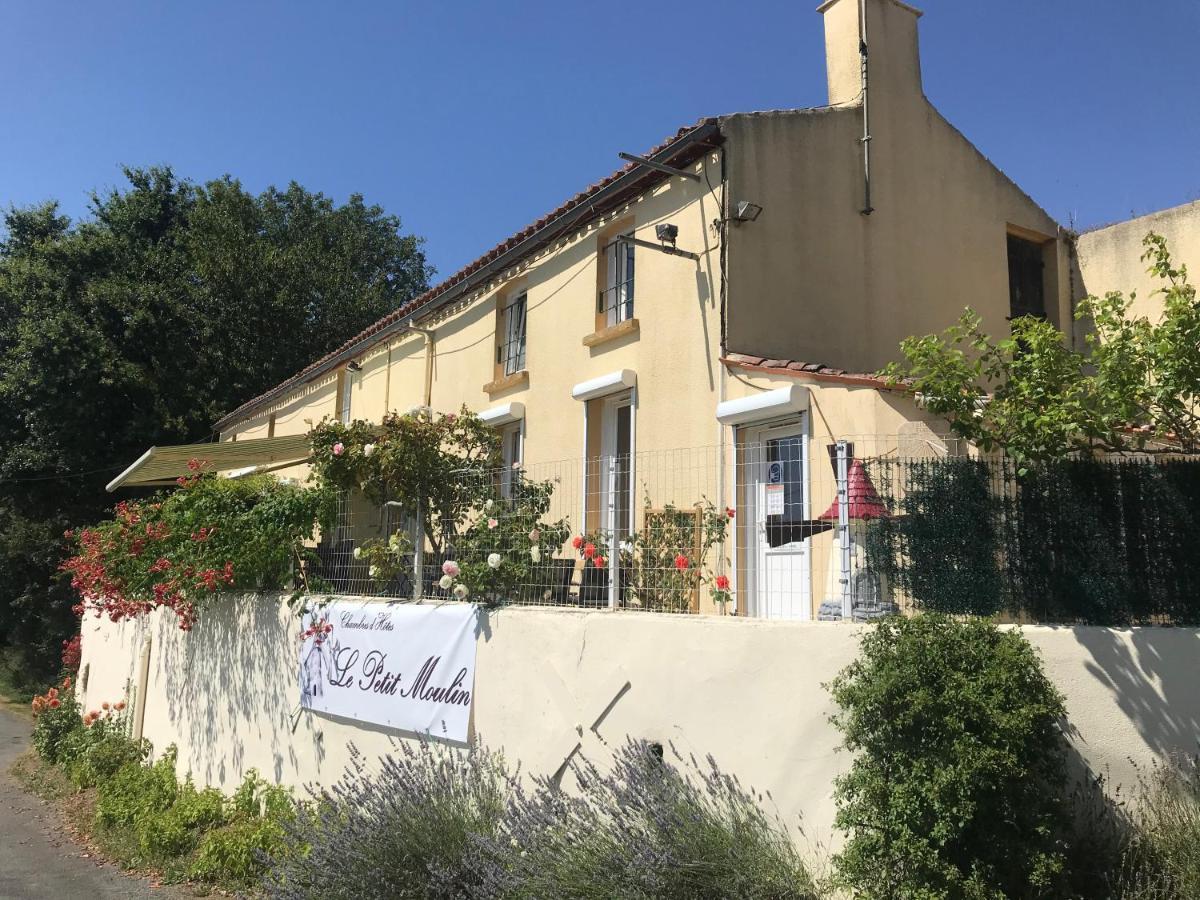 Le Petit Moulin Hotell Pouzauges Exteriör bild