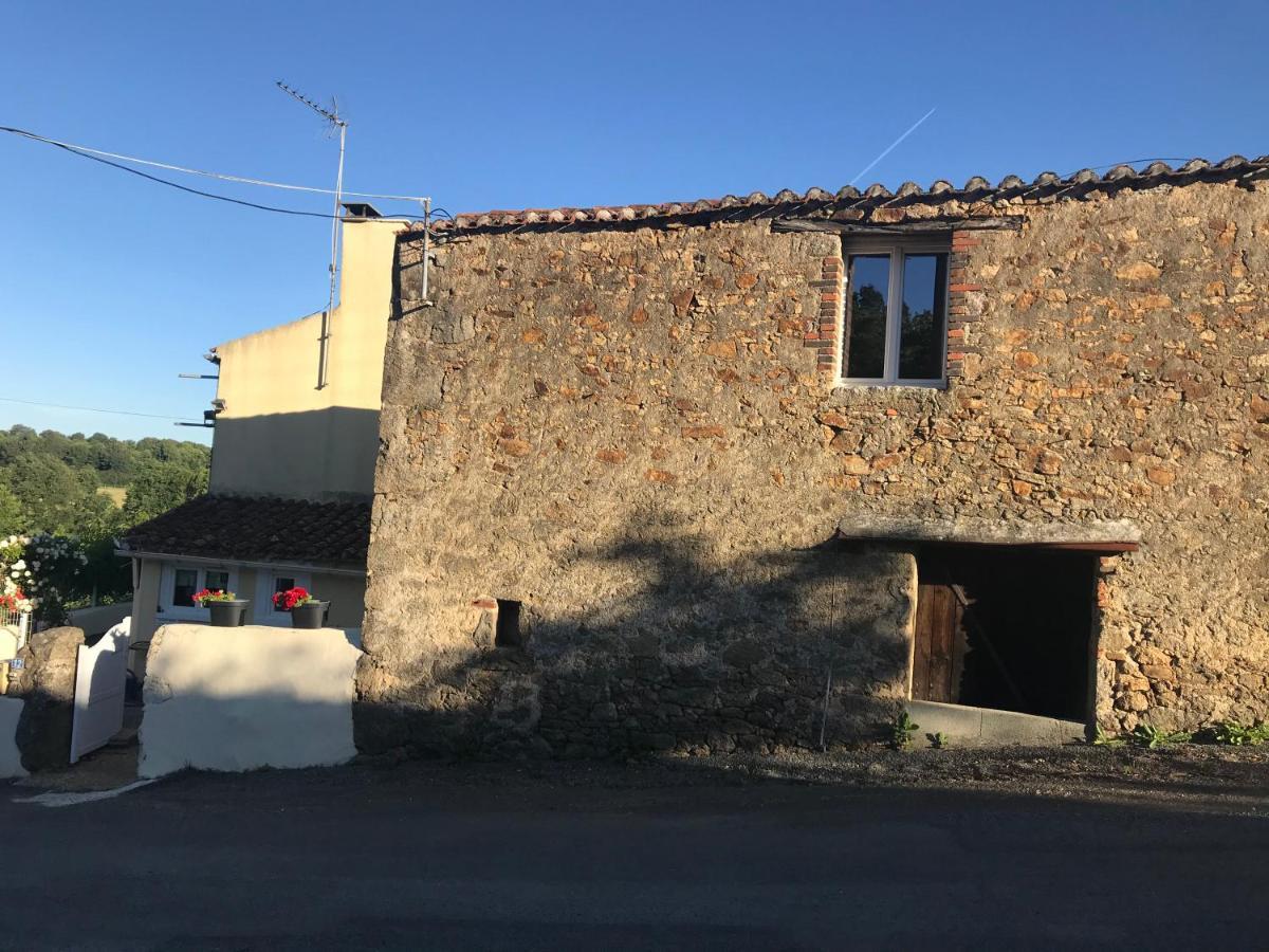 Le Petit Moulin Hotell Pouzauges Exteriör bild