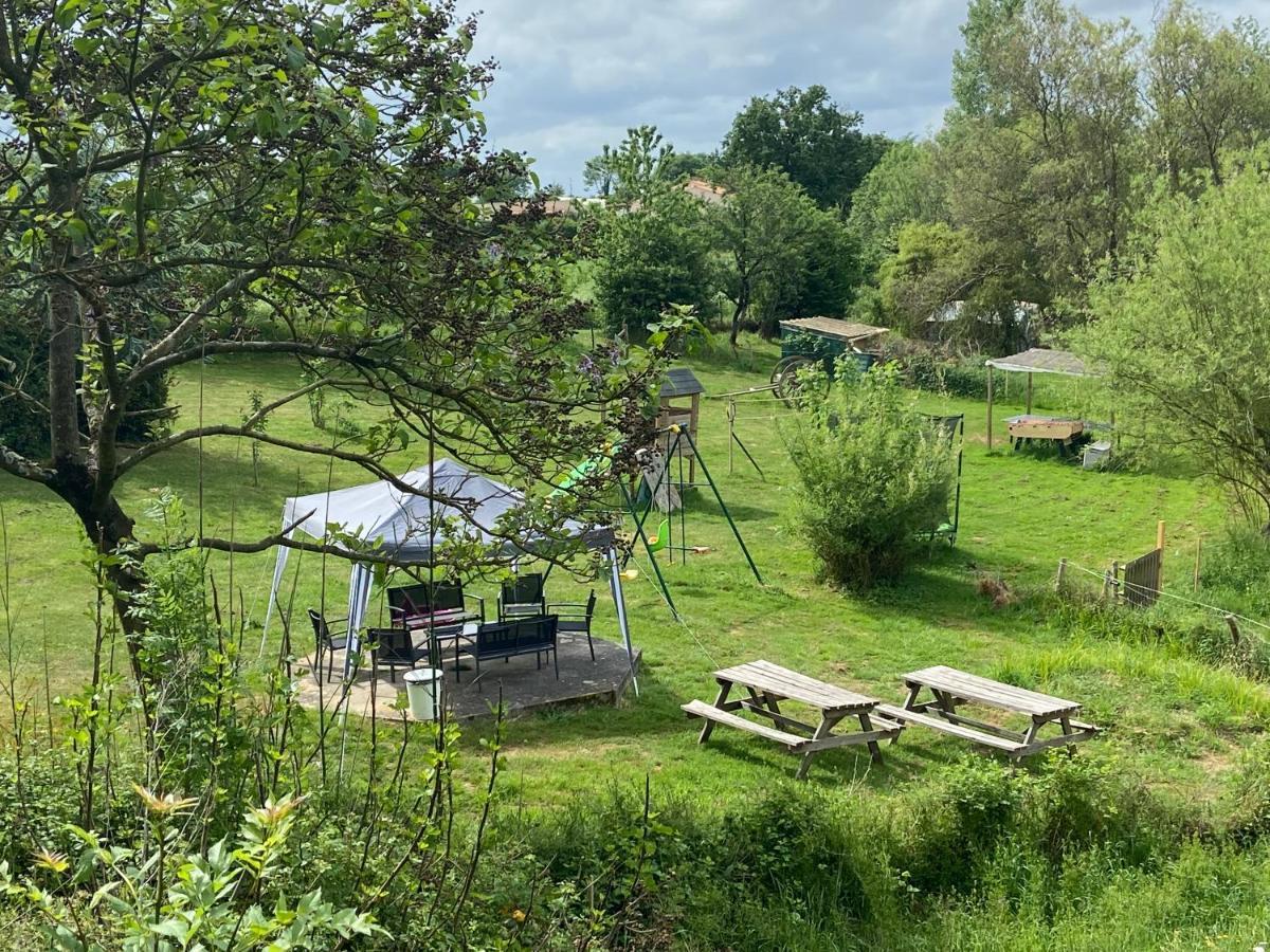 Le Petit Moulin Hotell Pouzauges Exteriör bild