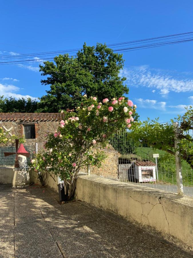 Le Petit Moulin Hotell Pouzauges Exteriör bild