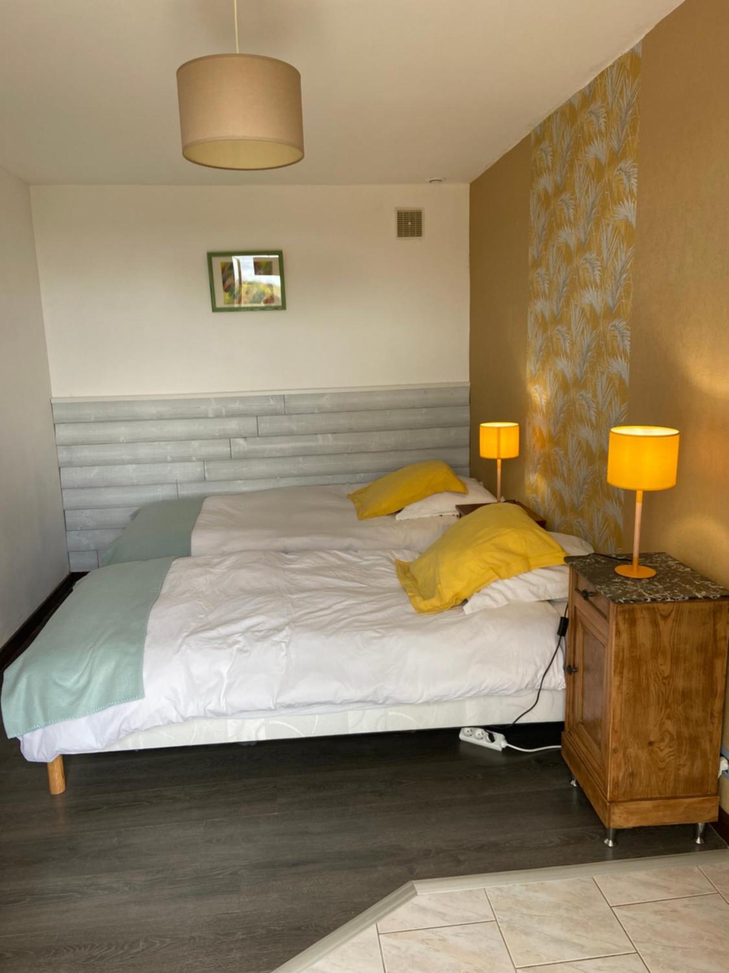 Le Petit Moulin Hotell Pouzauges Exteriör bild