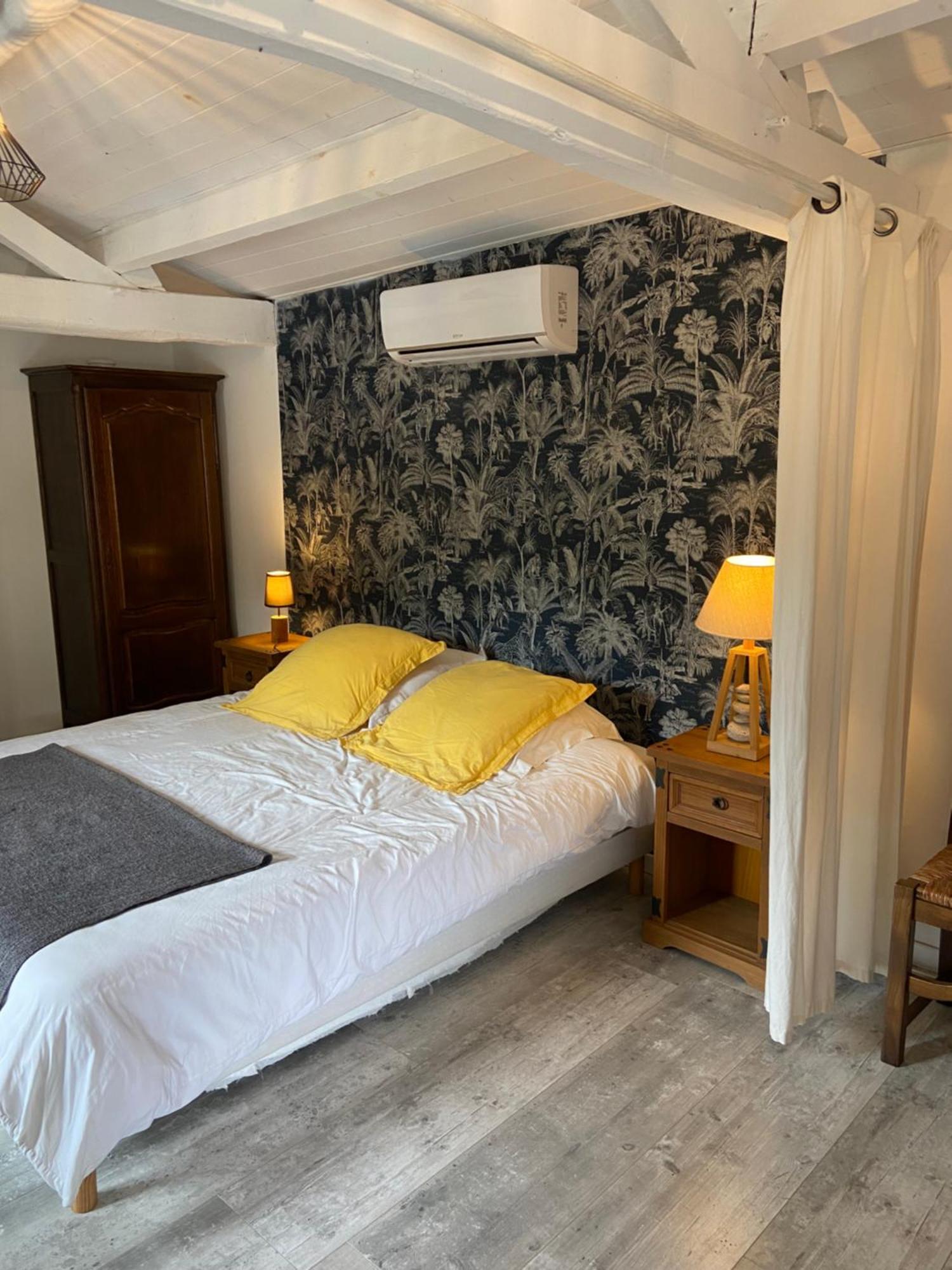 Le Petit Moulin Hotell Pouzauges Exteriör bild