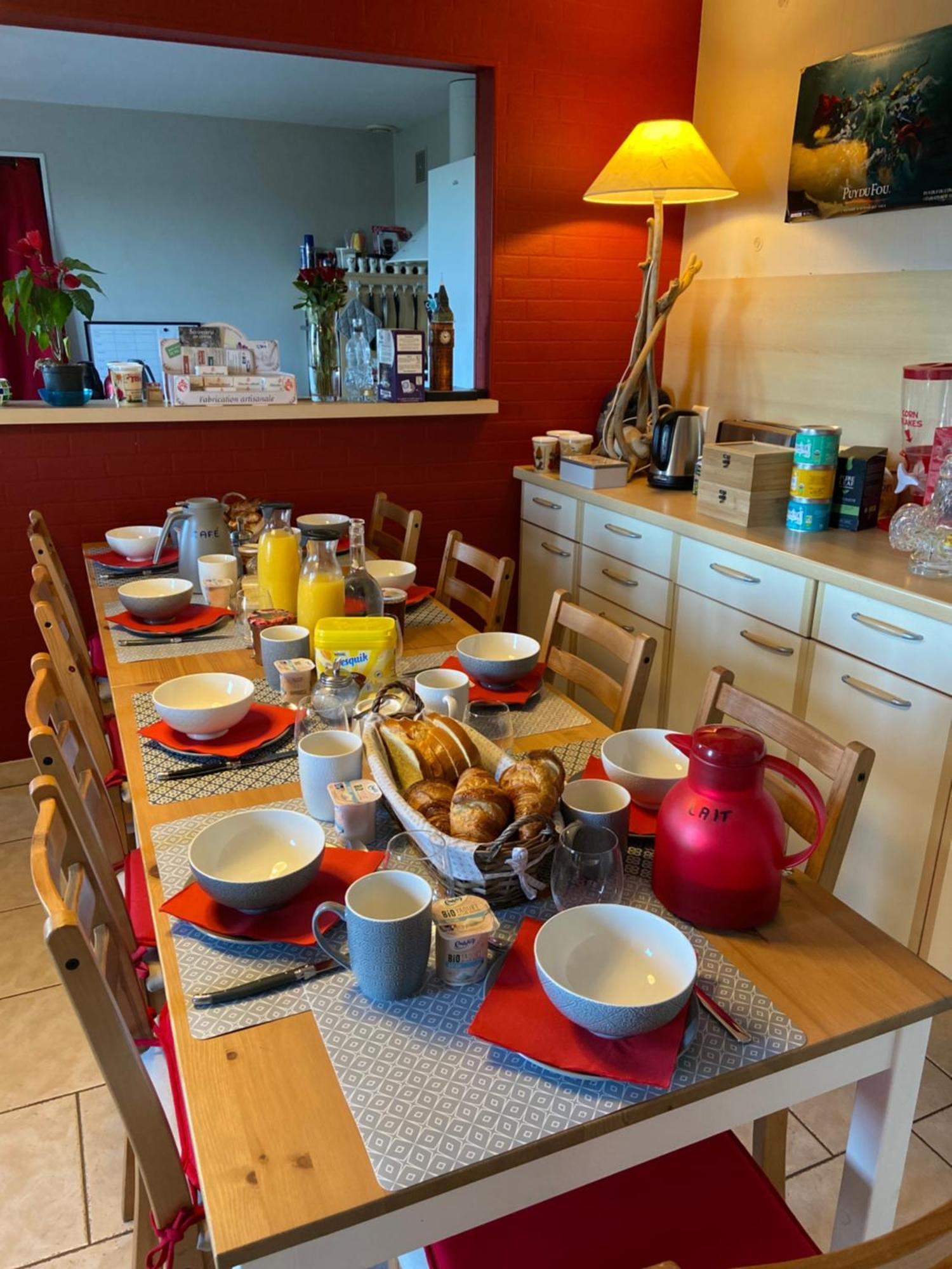 Le Petit Moulin Hotell Pouzauges Exteriör bild