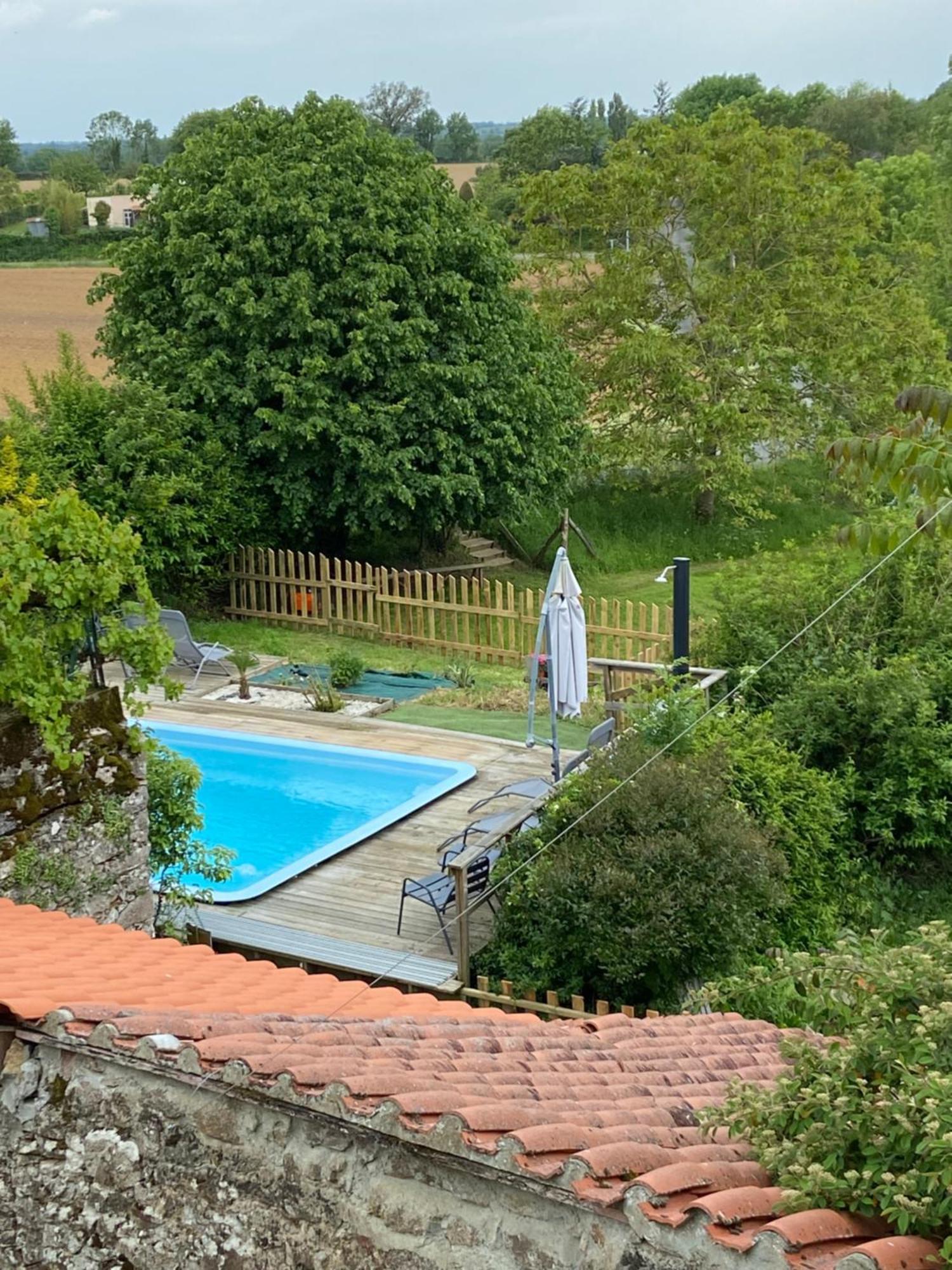Le Petit Moulin Hotell Pouzauges Exteriör bild