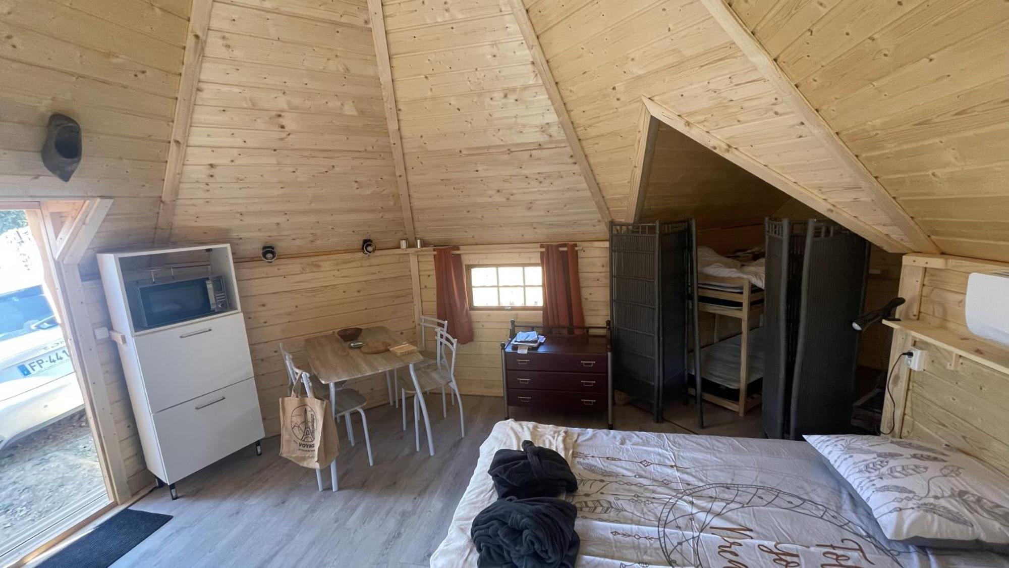 Le Petit Moulin Hotell Pouzauges Exteriör bild