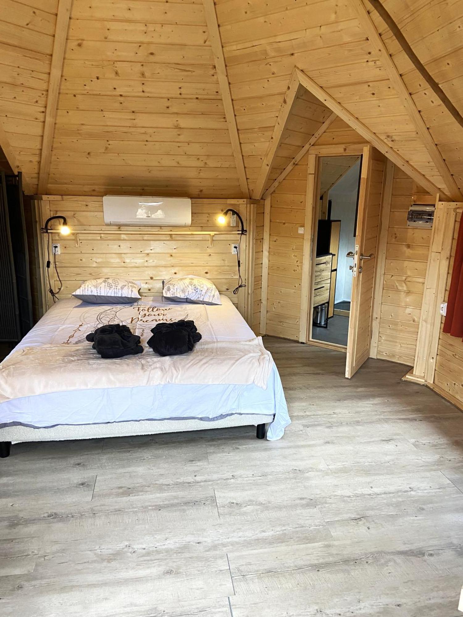 Le Petit Moulin Hotell Pouzauges Exteriör bild