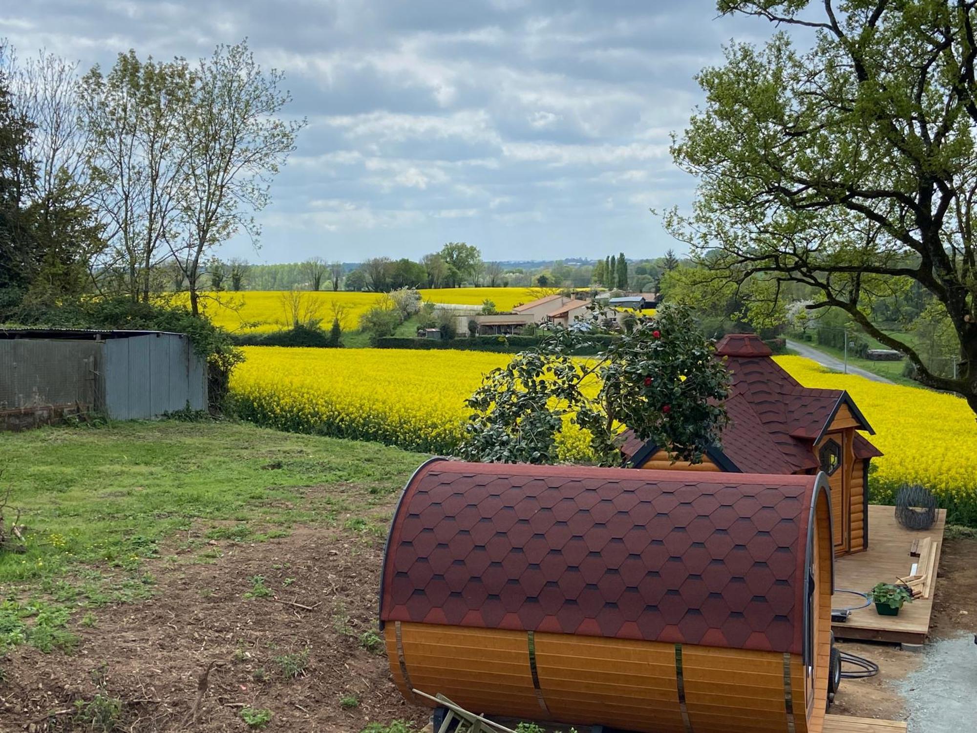 Le Petit Moulin Hotell Pouzauges Exteriör bild