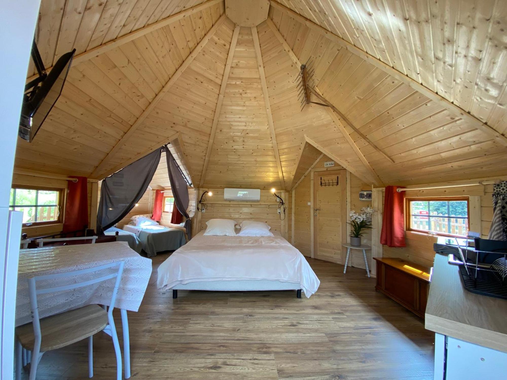 Le Petit Moulin Hotell Pouzauges Exteriör bild