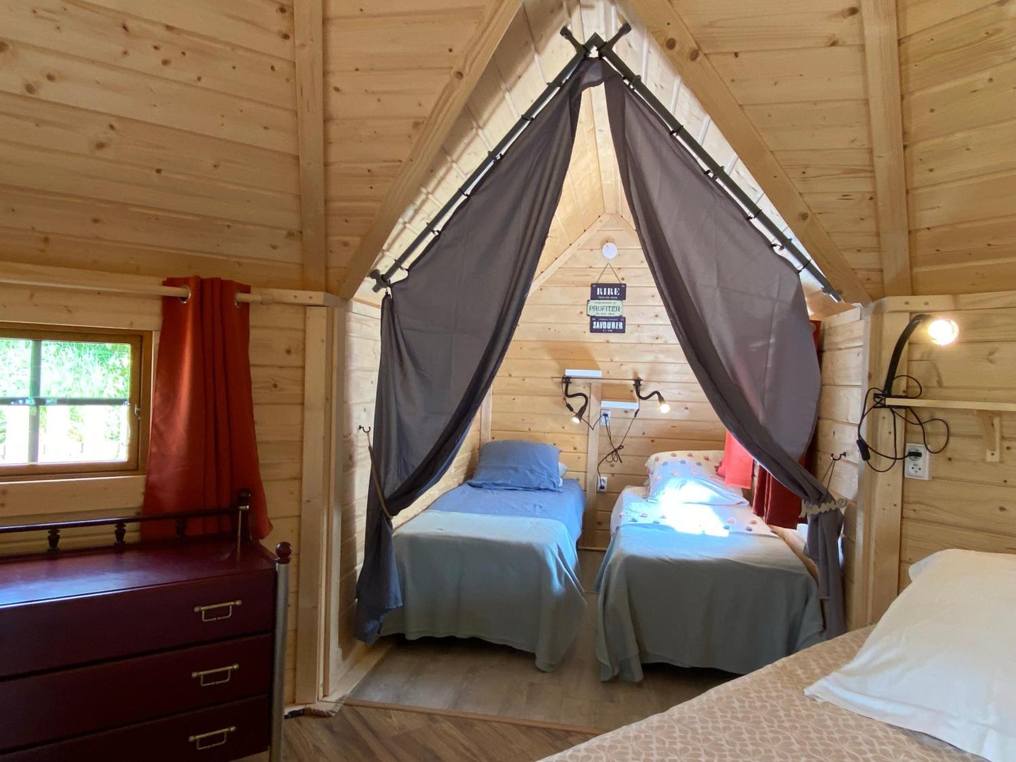 Le Petit Moulin Hotell Pouzauges Exteriör bild