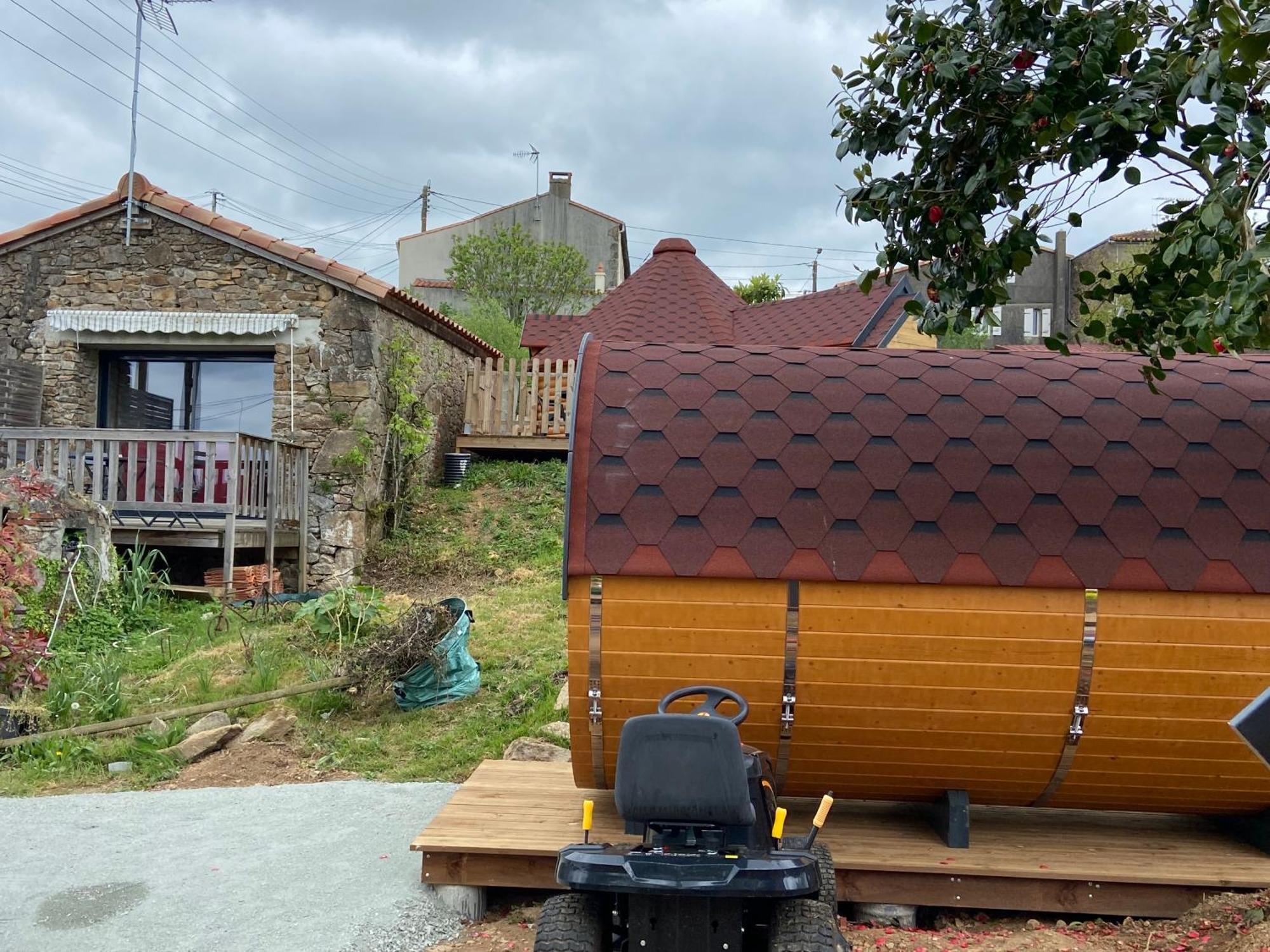 Le Petit Moulin Hotell Pouzauges Exteriör bild