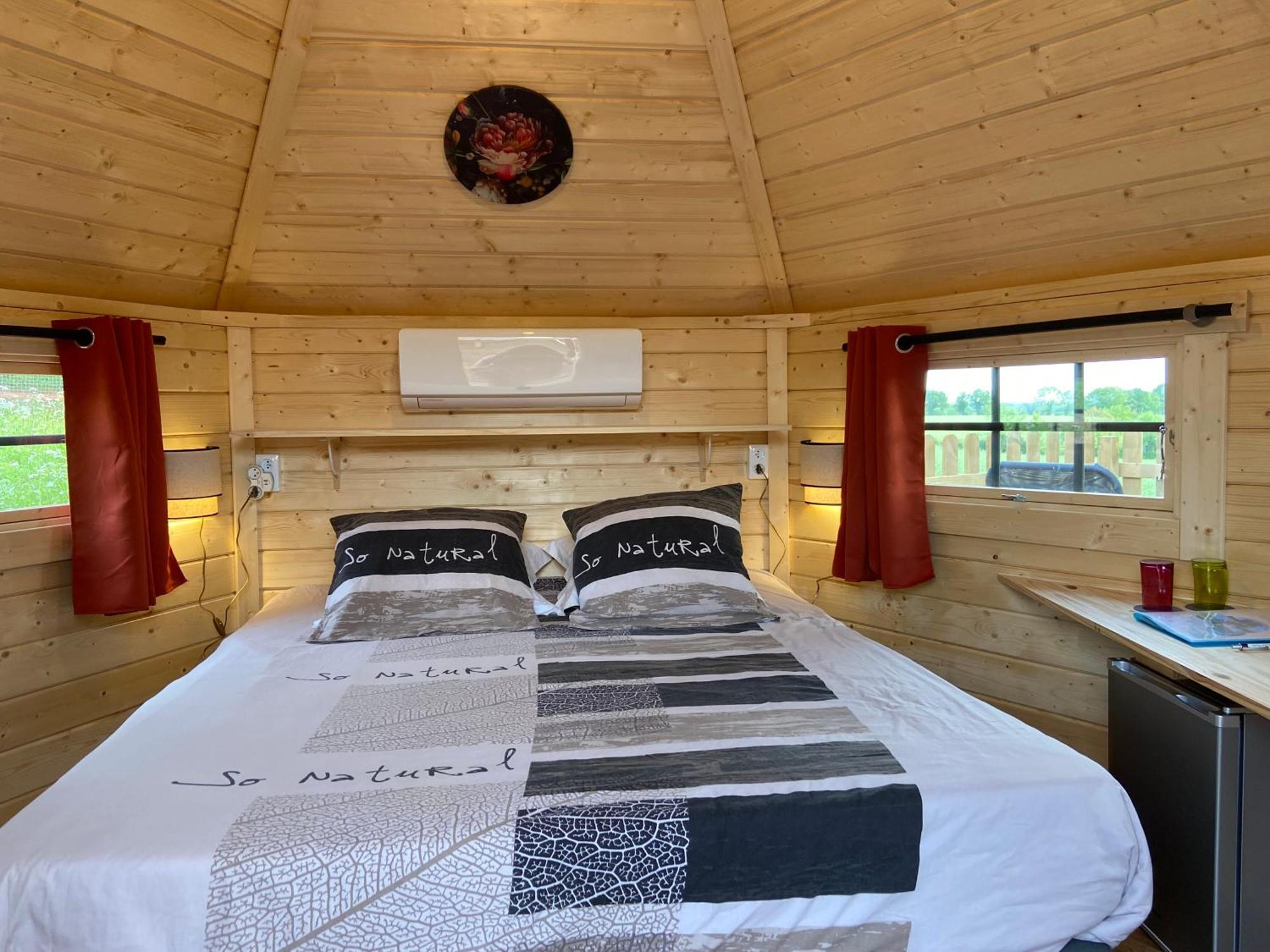 Le Petit Moulin Hotell Pouzauges Exteriör bild